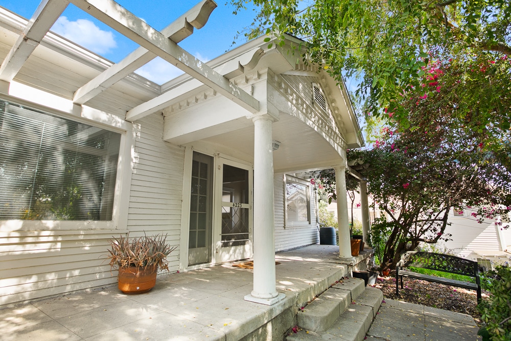 California Bungalow income earning potential in Mount Washington