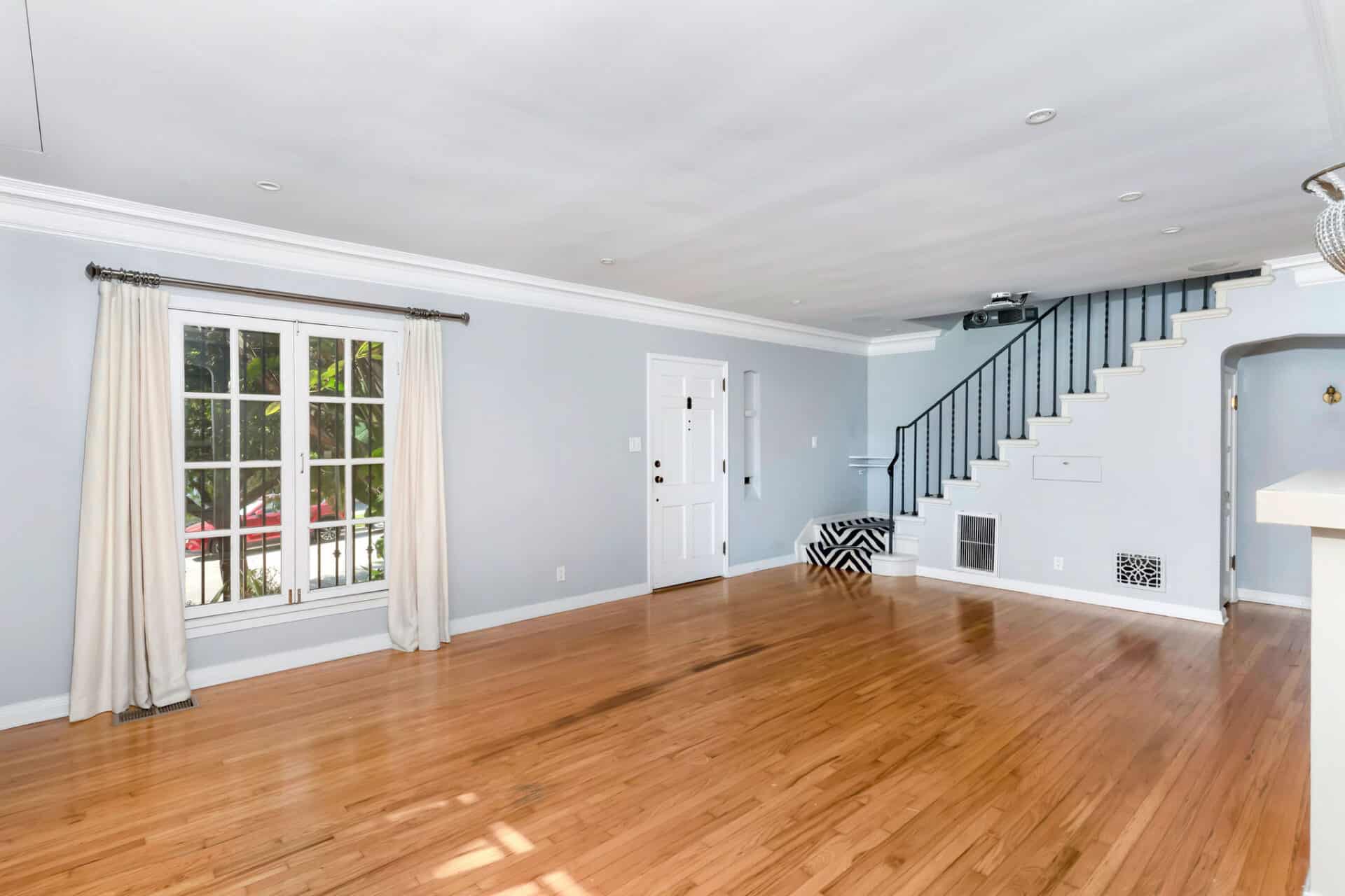 Living room of 1339 S Orange Dr