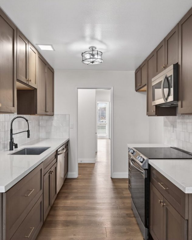 10-web-or-mls-Upmarketmedia_3700Dea-028
