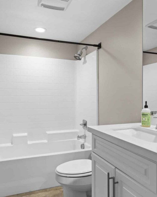 30-web-or-mls-UpmarketMedia_3703I-12